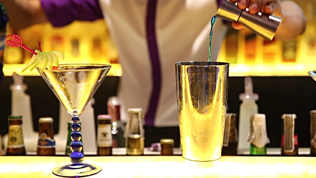Hướng dẫn pha chế rượu cocktail đơn giản với 4 phương pháp